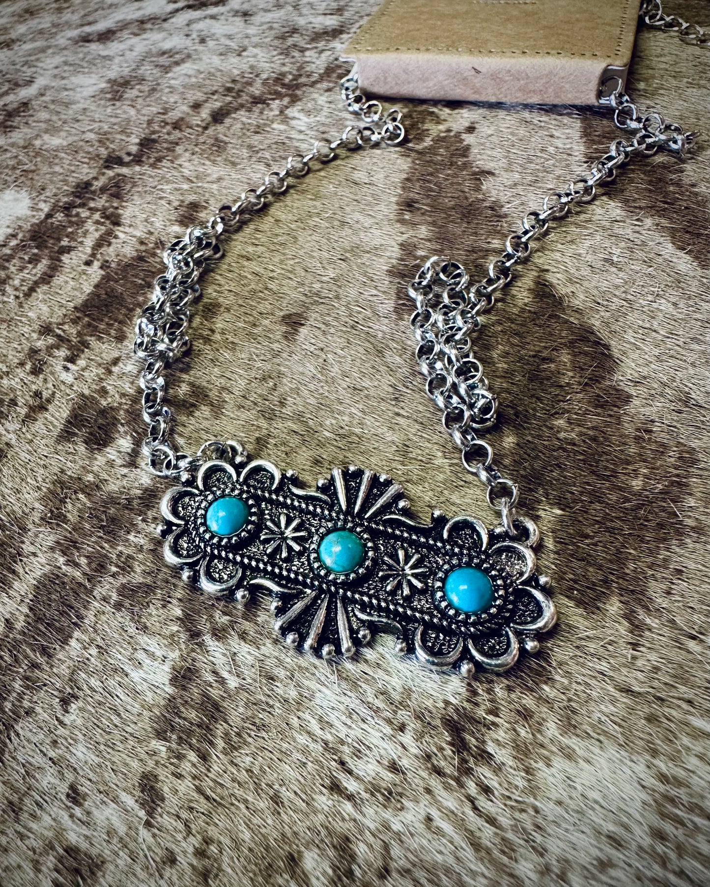 Turquoise Natchez Trace Silvertone Necklace