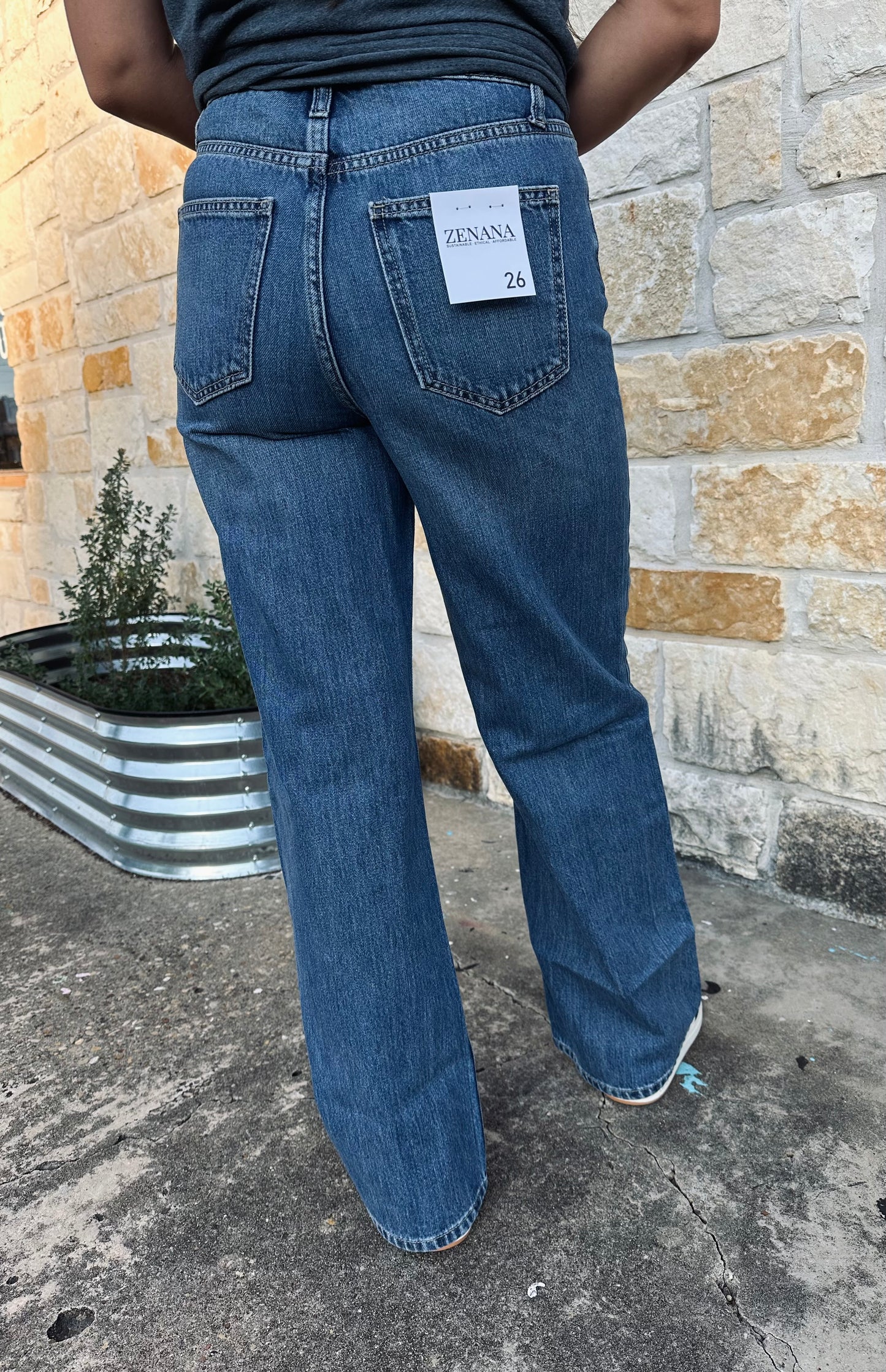 Medium - High Waisted Wide Leg Basic Jean