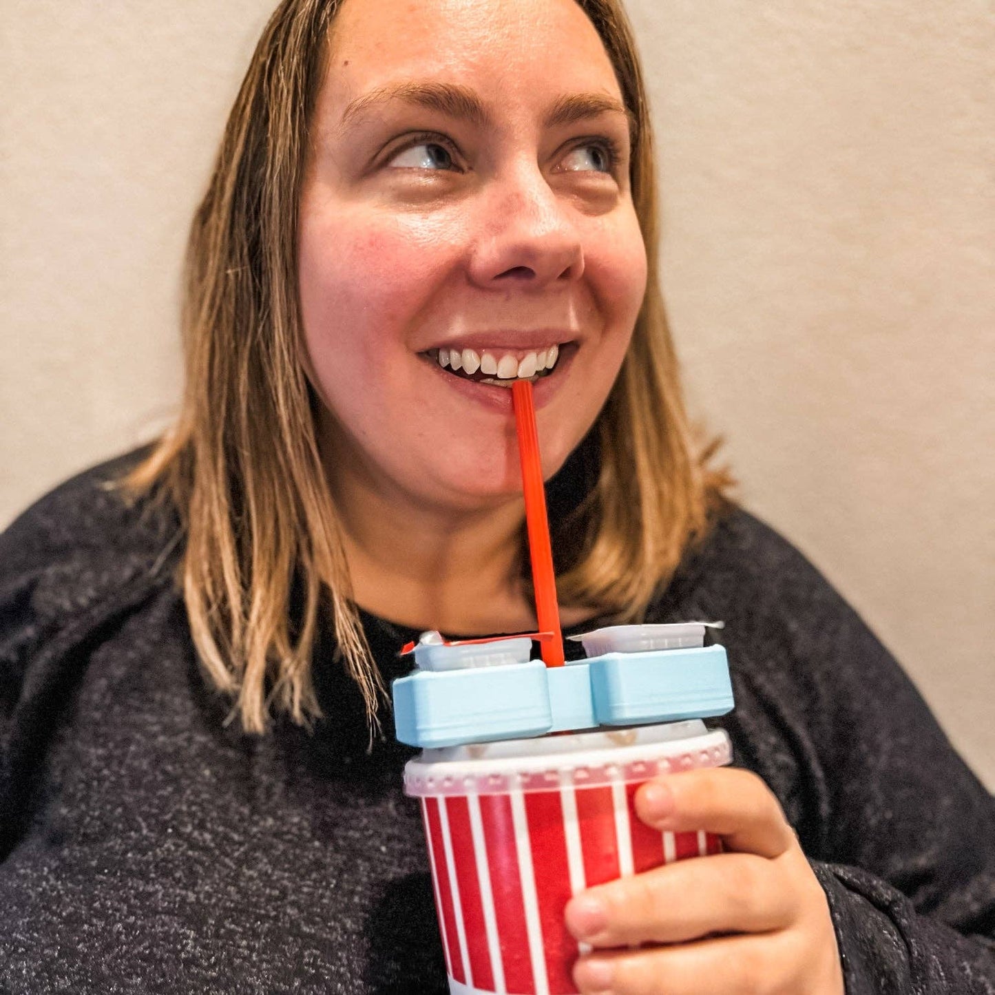 Sauce Dipper Straw Holder – The Ultimate On-the-Go Dipping Solution!: Hot Pink