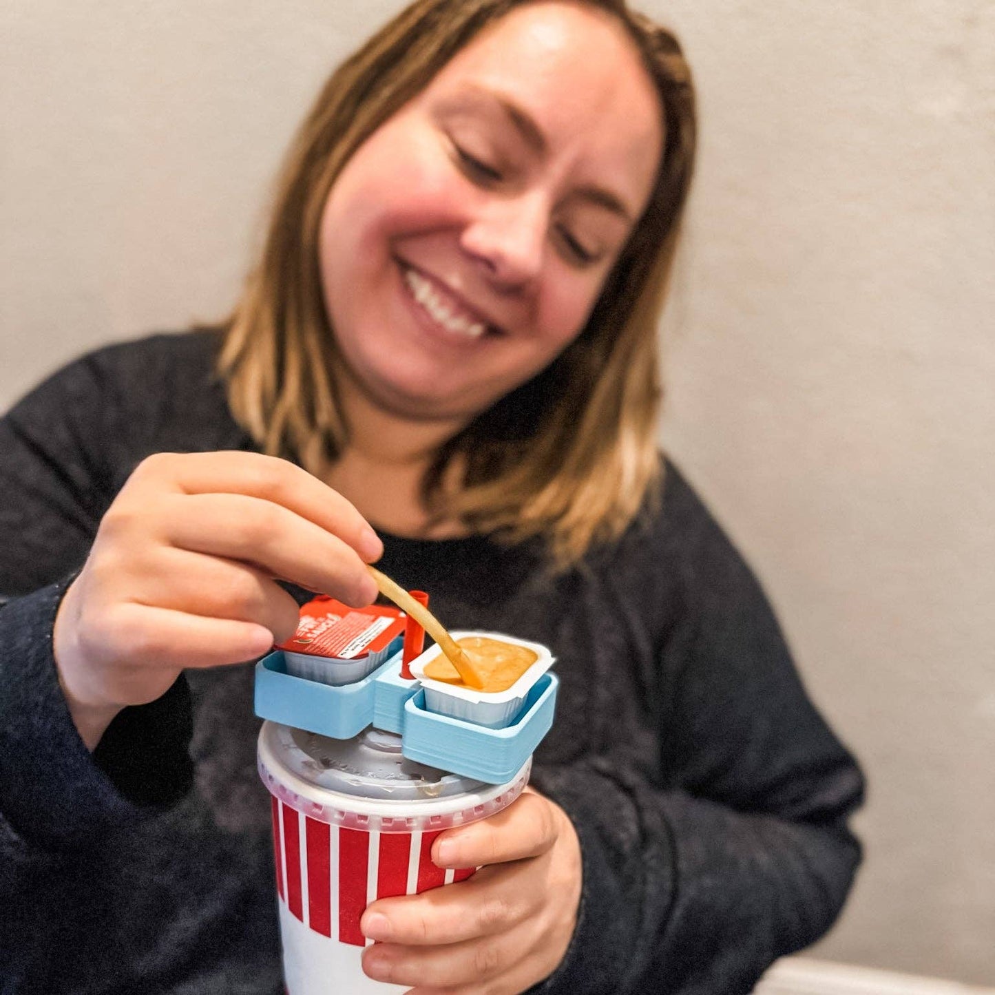 Sauce Dipper Straw Holder – The Ultimate On-the-Go Dipping Solution!: Teal