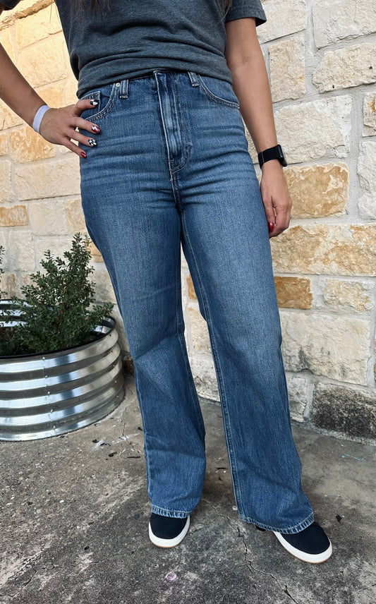 Medium - High Waisted Wide Leg Basic Jean